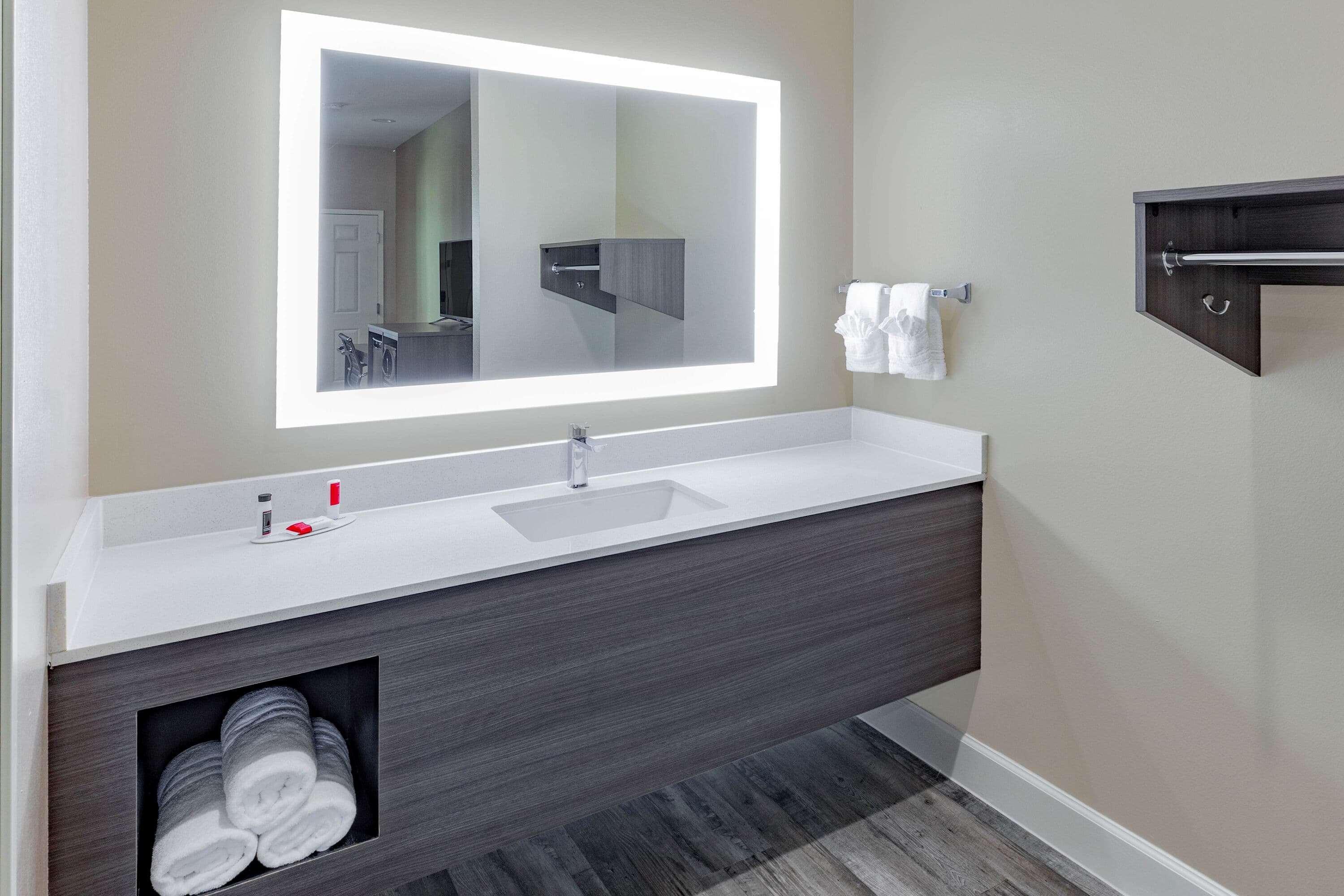 Super 8 By Wyndham Houston Nw Beltway 8-West Rd Hotel Bagian luar foto