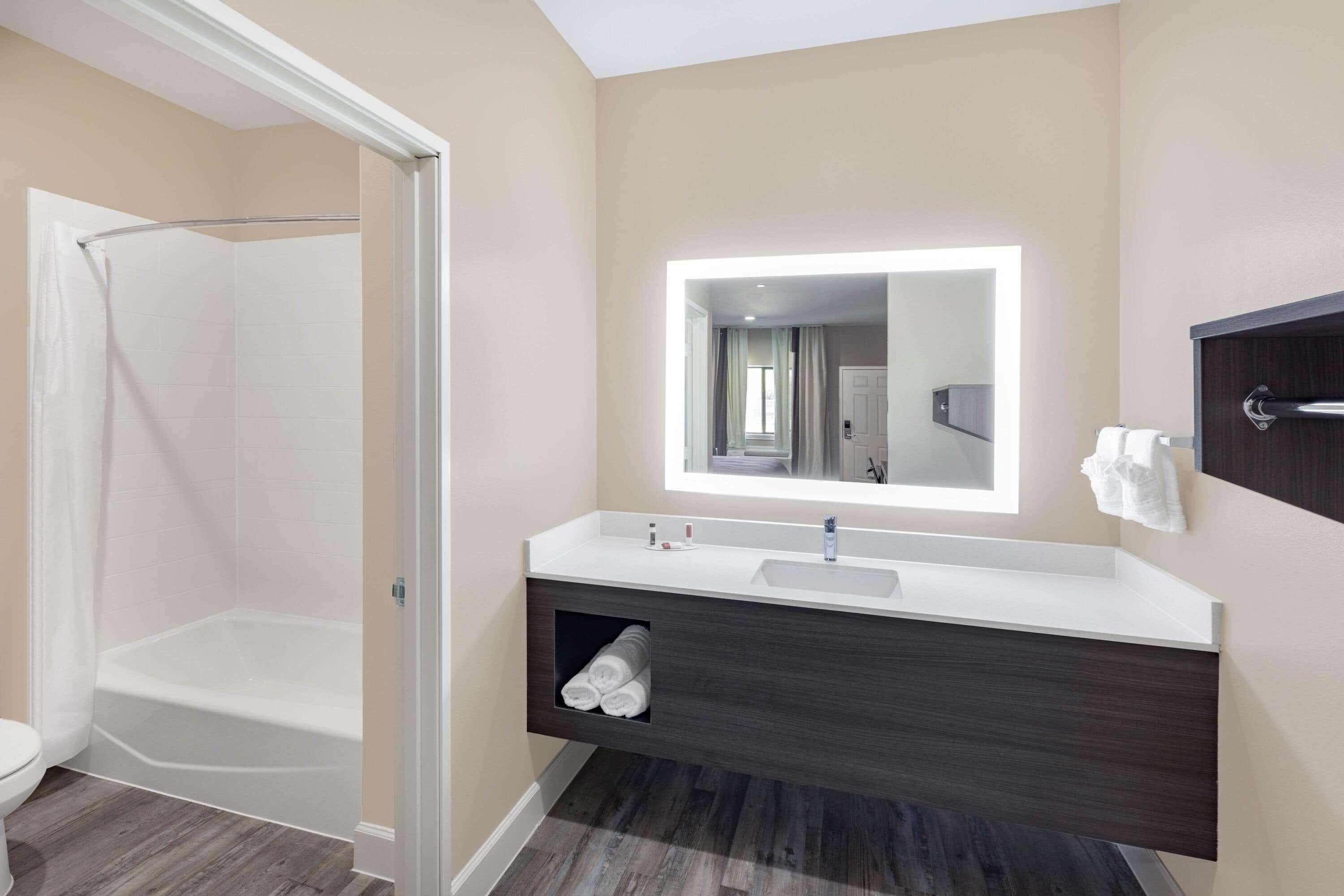 Super 8 By Wyndham Houston Nw Beltway 8-West Rd Hotel Bagian luar foto