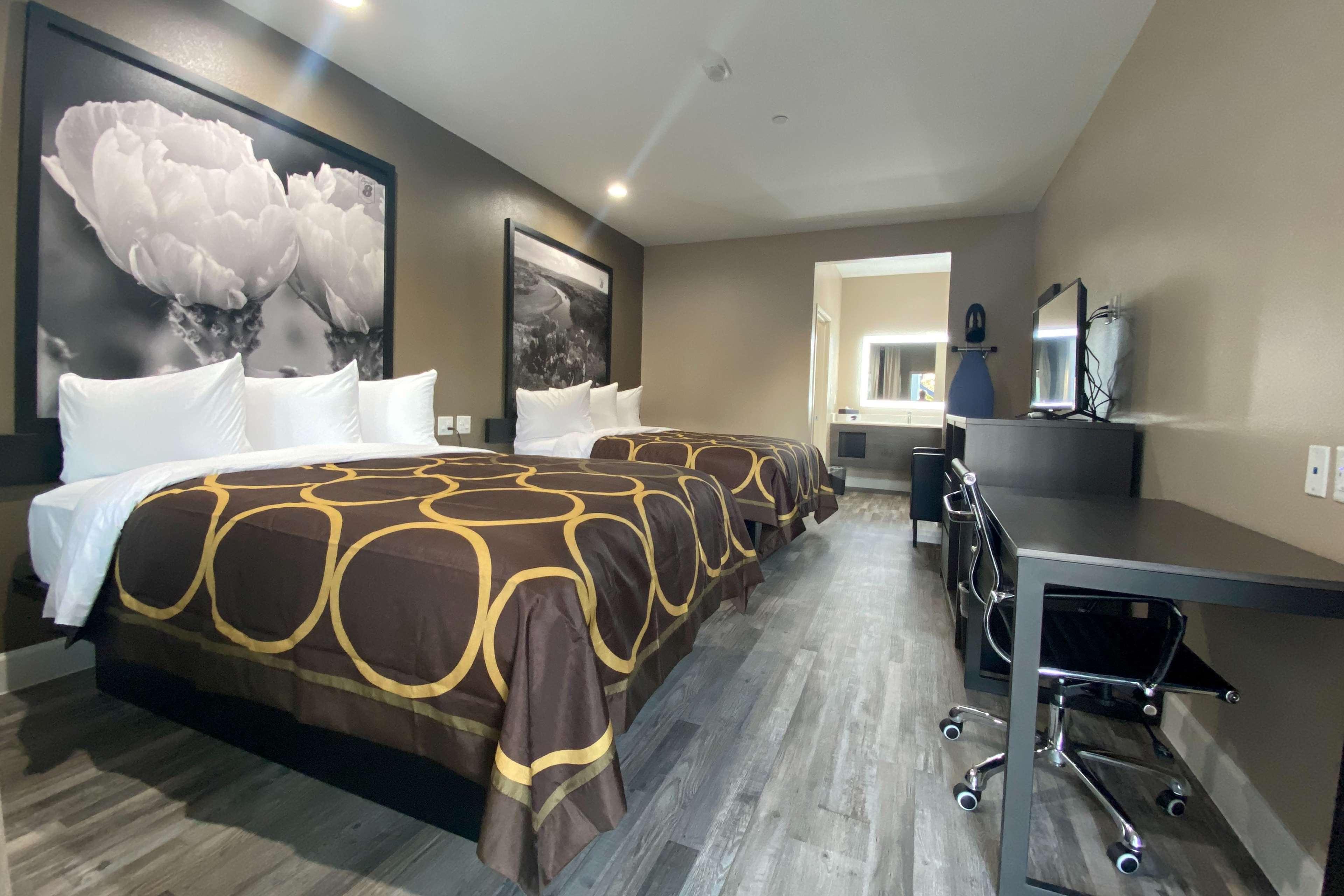 Super 8 By Wyndham Houston Nw Beltway 8-West Rd Hotel Bagian luar foto
